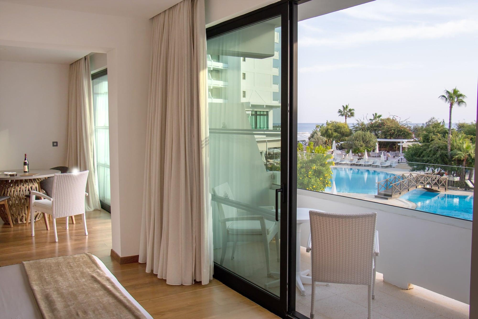 Grecian Bay Hotel Ayia Napa Exterior foto